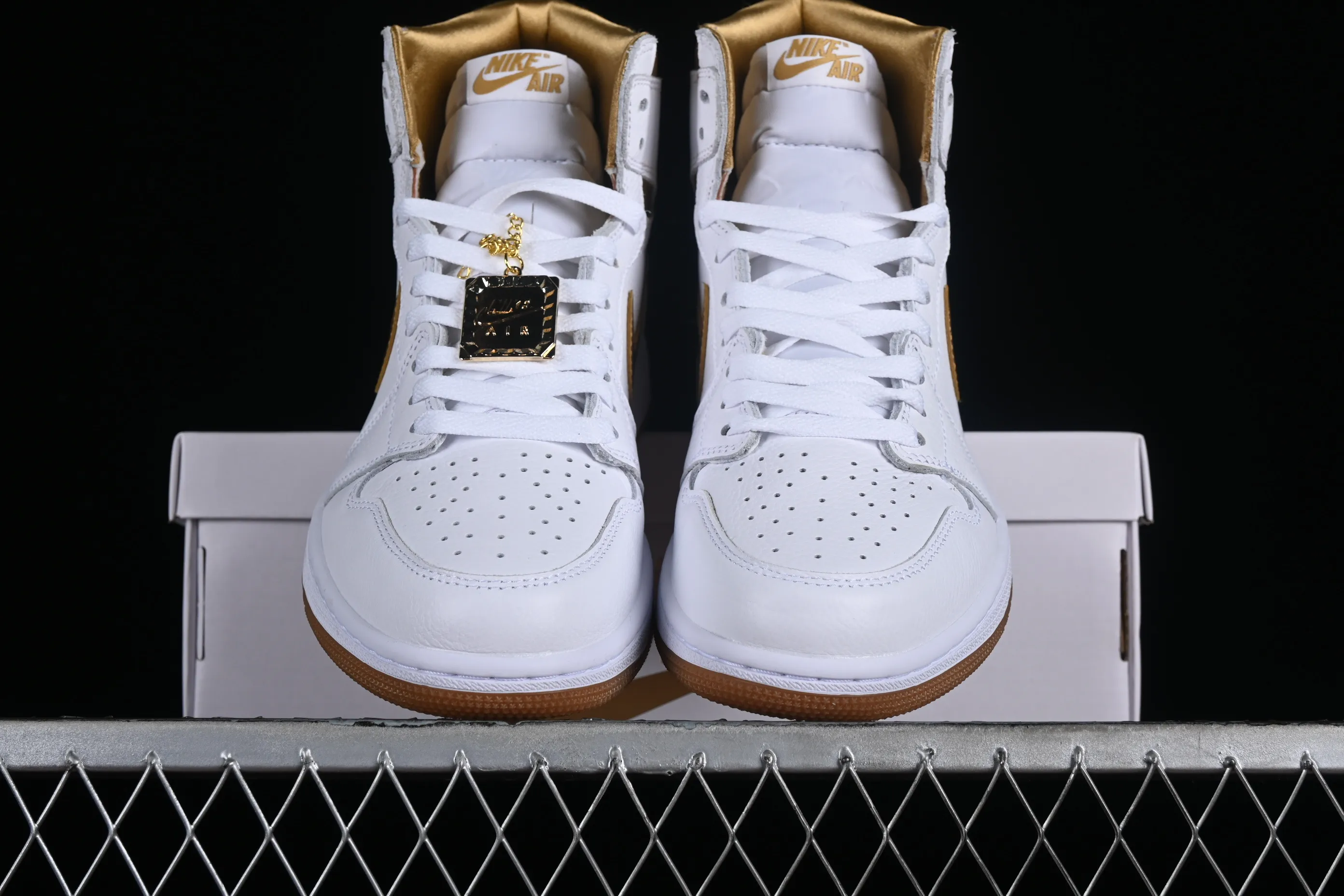 All categories Air Jordan Jordan series basketball shoes Air Jordan 1 High Air Jordan 1 High OG "Metallic Gold" AJ1 Joe 1 luxury platinum high-top basketball shoes FD2596-107